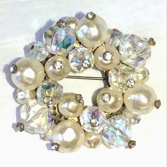 AURORA BOREALIS CRYSTAL & FAUX PEARL VINTAGE CIRCLE PIN - Picture 5 of 6